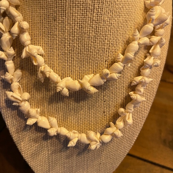 Shell Necklace - Picture 2 of 2